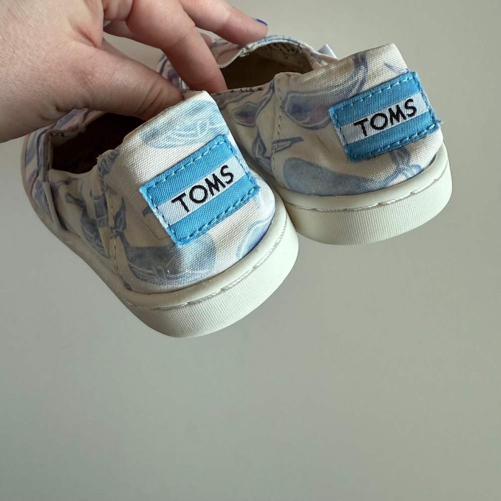 TOMS • Oceana Whale Slip On Shoes - Picture 4 of 5